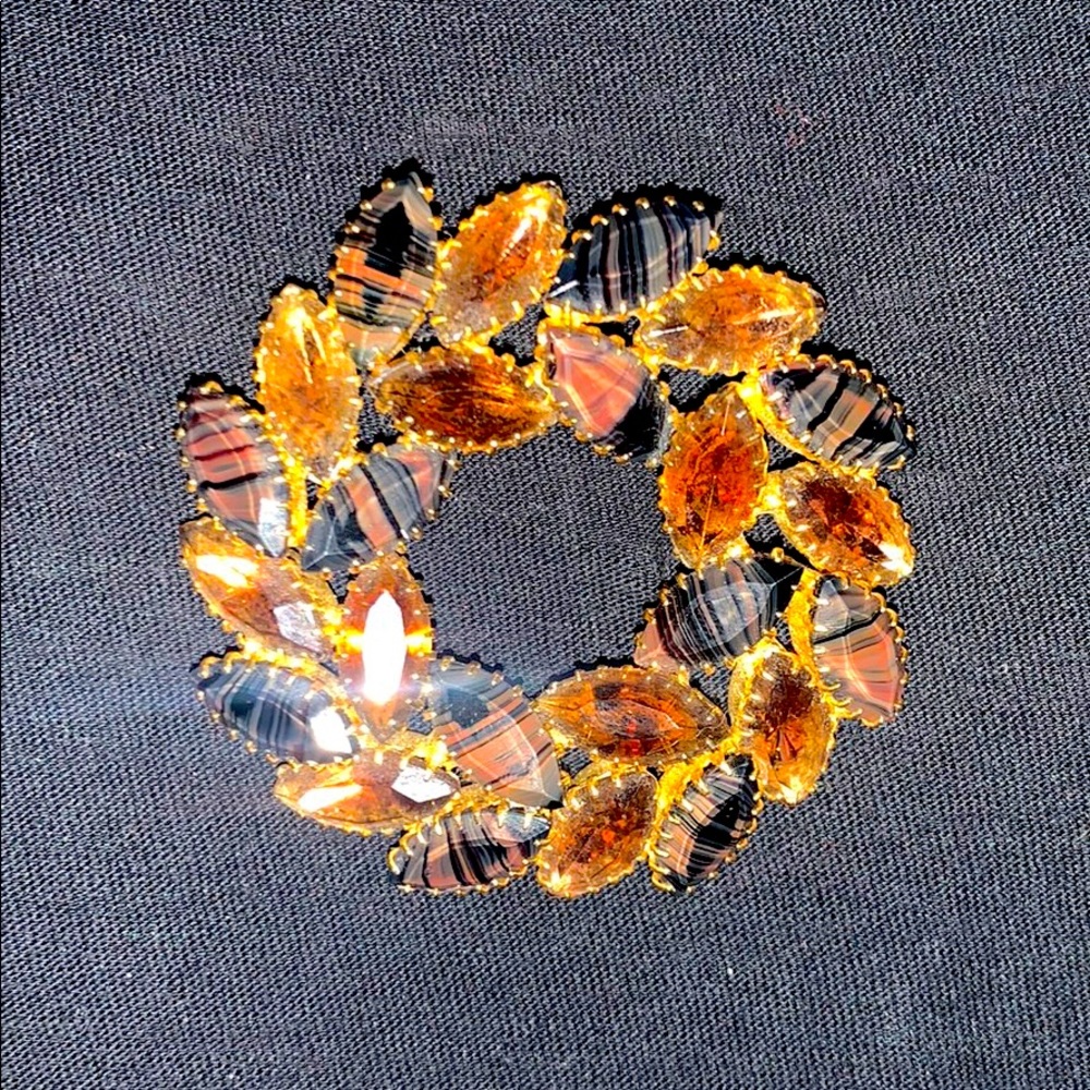 Tiger Lily Pattern Brooch!!